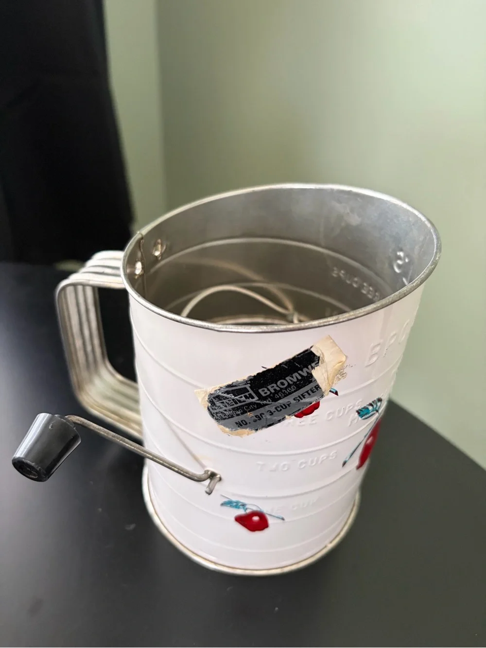 Vintage Bromwell's Metal Flour Sifter Apple Design 3-Cup Measuring
